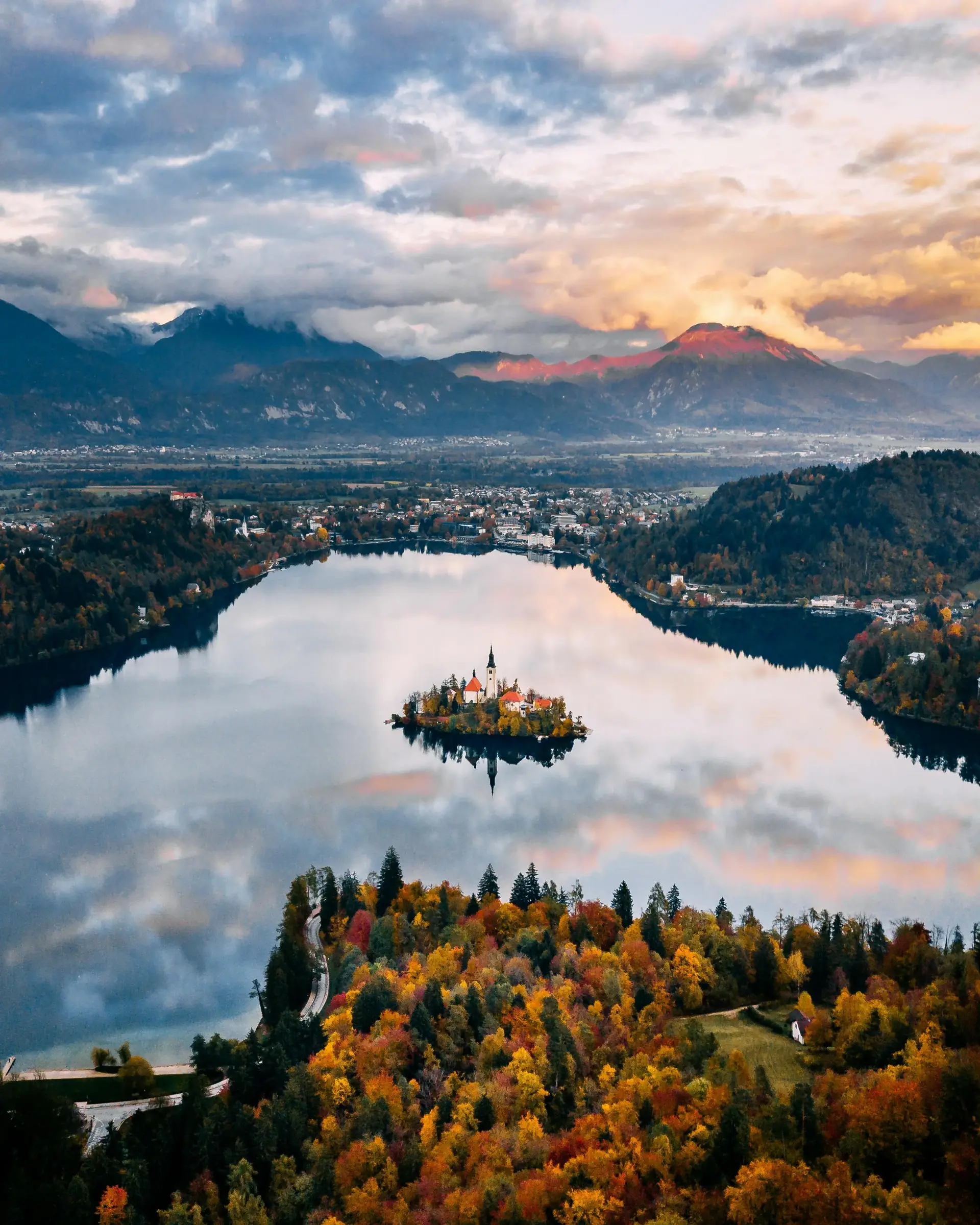 Lago de Bled ao amanhecer